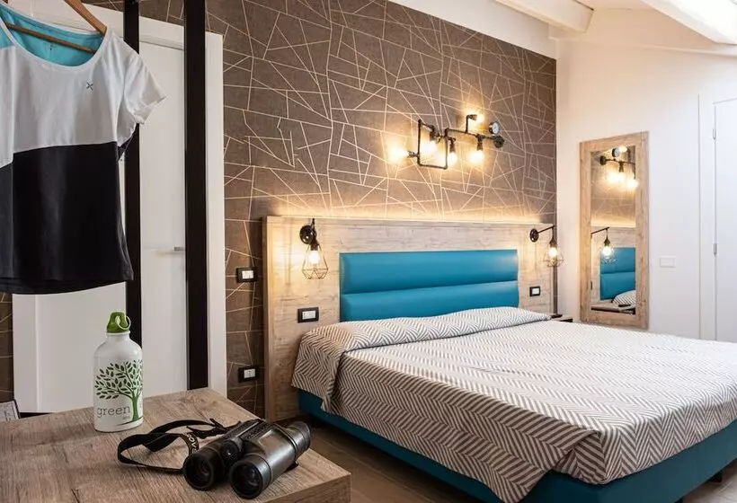 اتاق لوکس, Cuneo