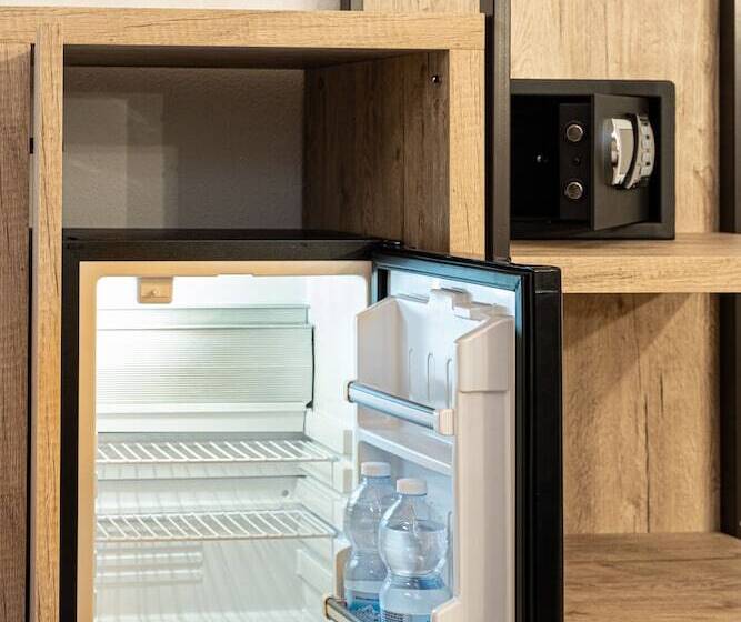 اتاق لوکس, Cuneo