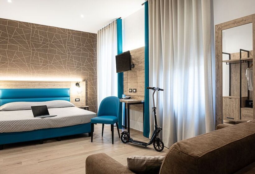 اتاق لوکس, Cuneo