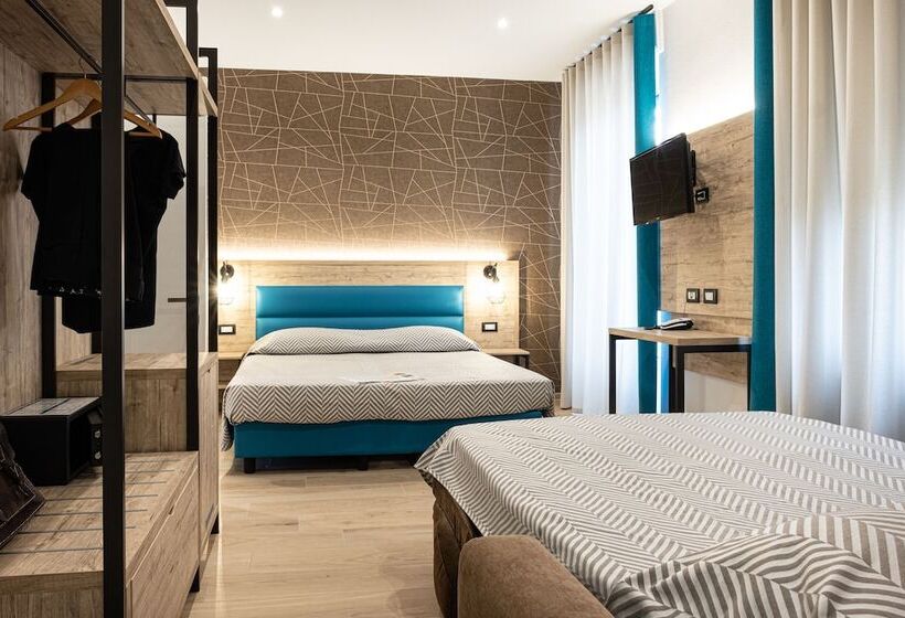 اتاق استاندارد چهار تخته, Cuneo