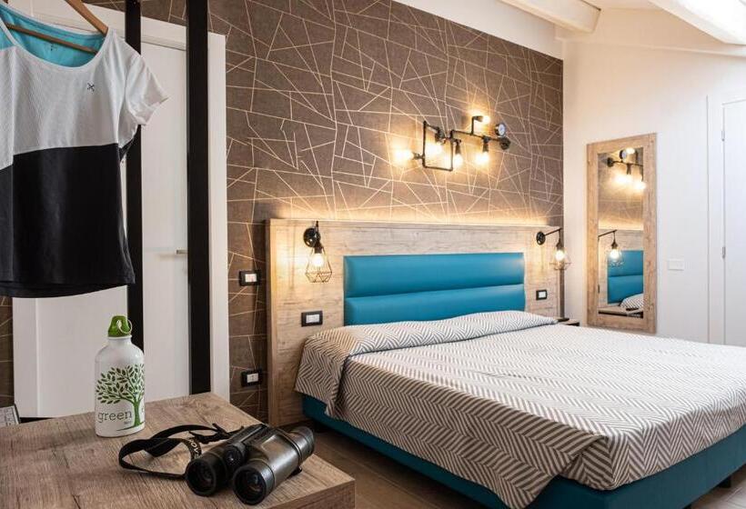 اتاق لوکس, Cuneo