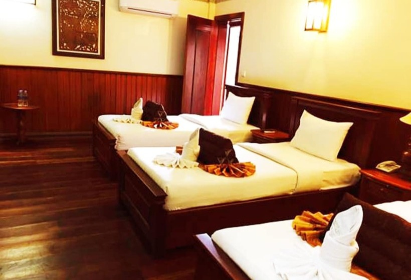 חדר סופריור לשלושה, Okay Boutique