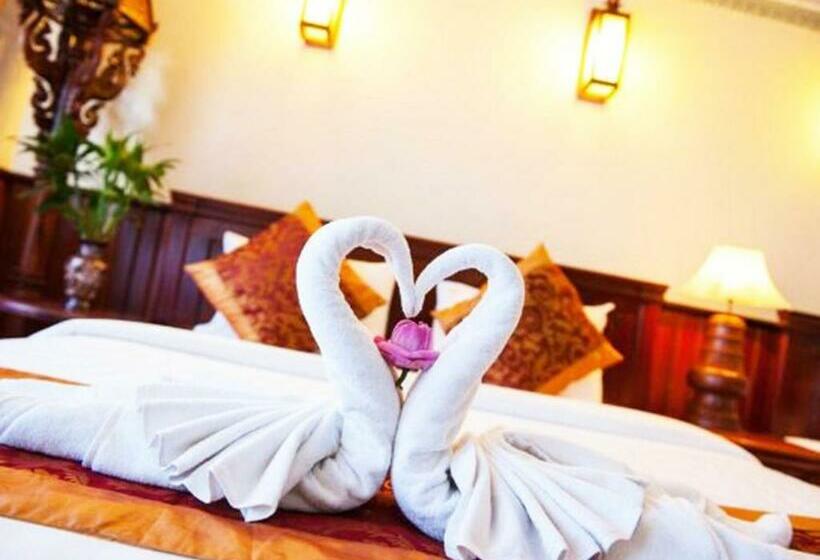 חדר סופריור, Okay Boutique