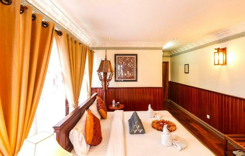 חדר סופריור, Okay Boutique