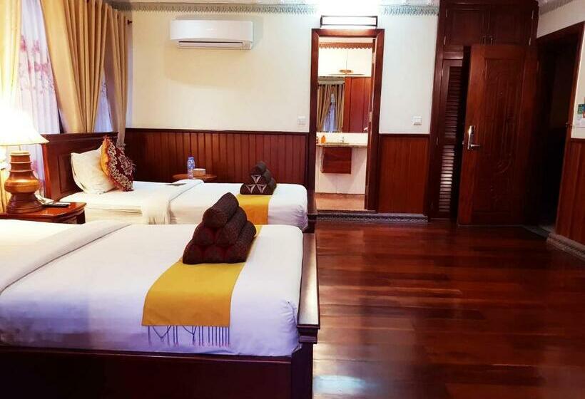 חדר סופריור, Okay Boutique