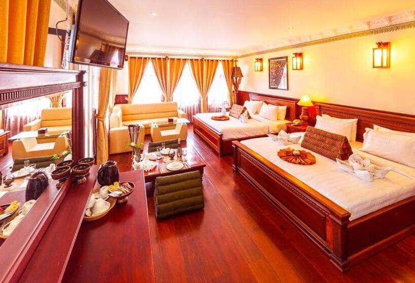 חדר משפחתי, Okay Boutique