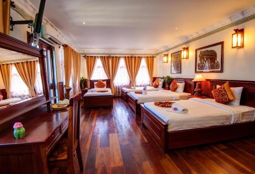 חדר משפחתי, Okay Boutique