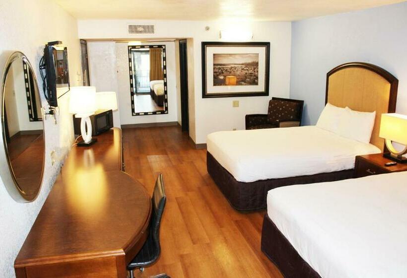 标准间, 7 Boutique