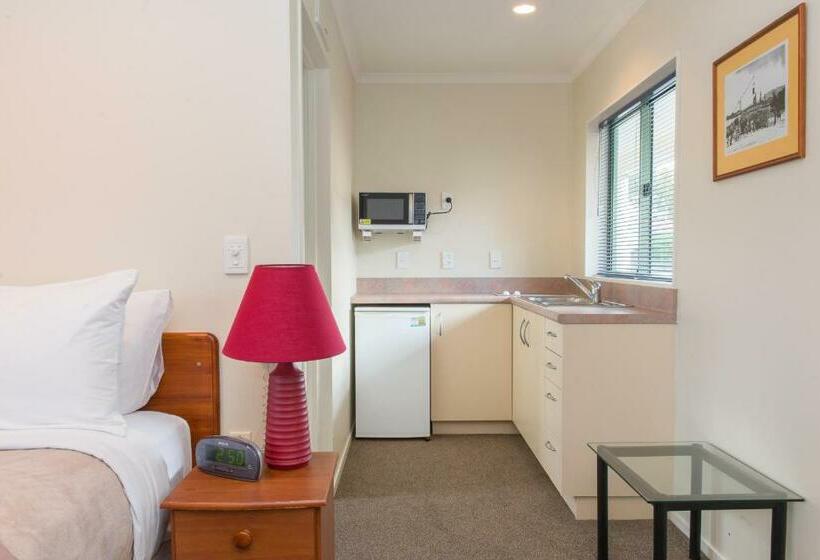 Студия Стандарт, Hamilton Settlers Motor Lodge