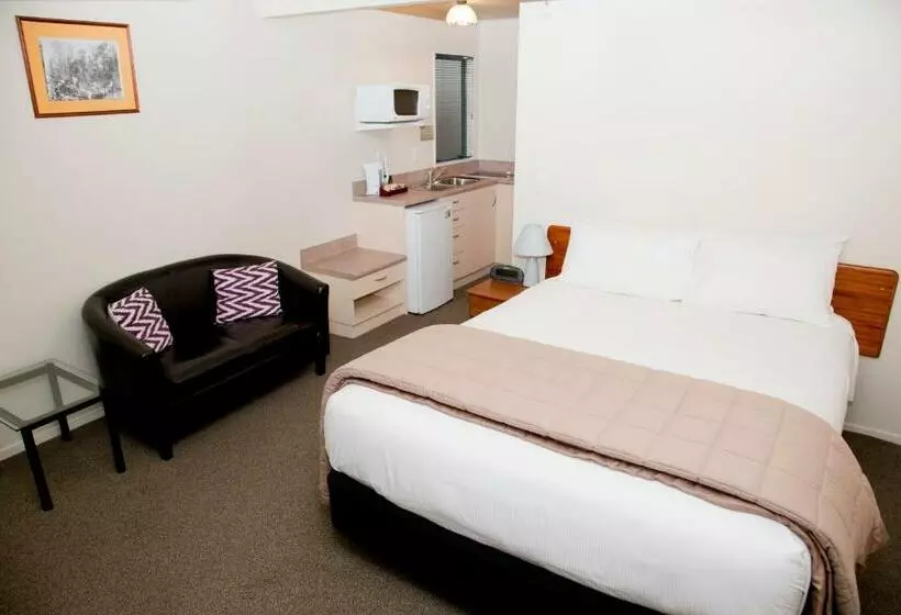 スタンダードスタジオ, Hamilton Settlers Motor Lodge
