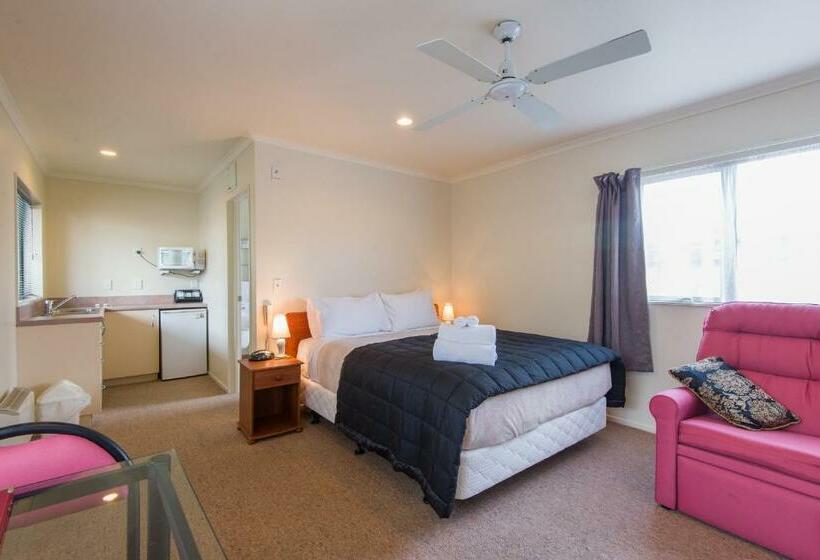 Студия Стандарт, Hamilton Settlers Motor Lodge