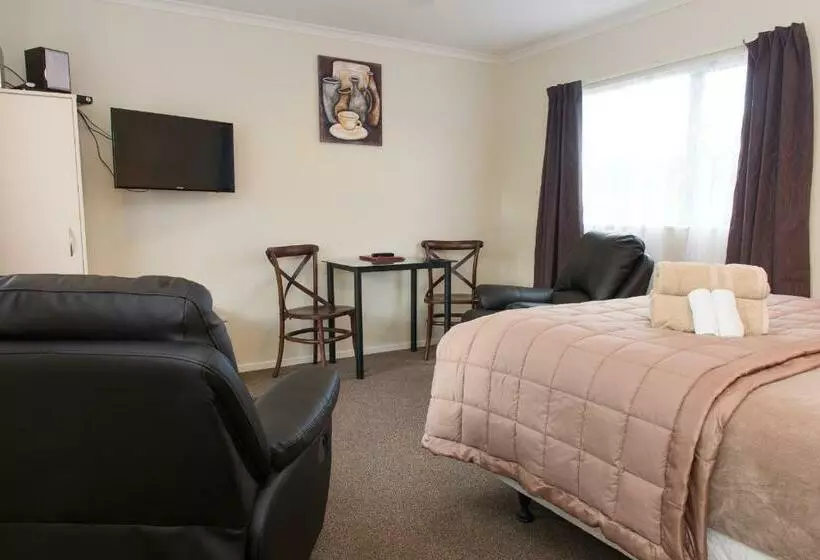スタンダードスタジオ, Hamilton Settlers Motor Lodge