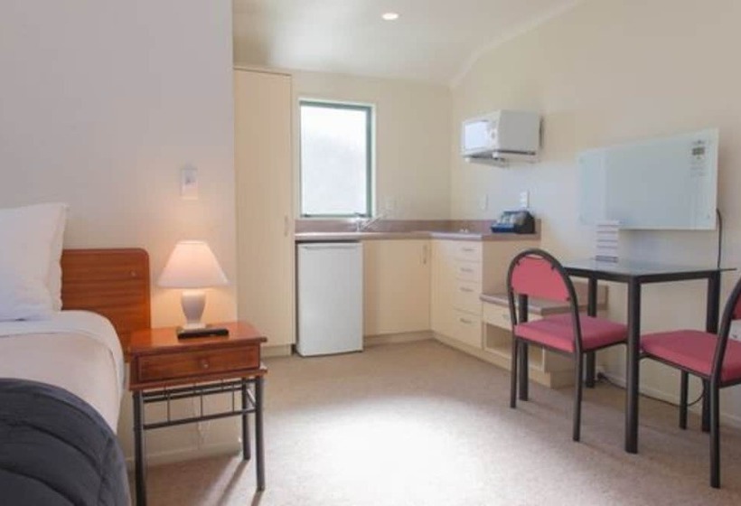 Студия Стандарт, Hamilton Settlers Motor Lodge