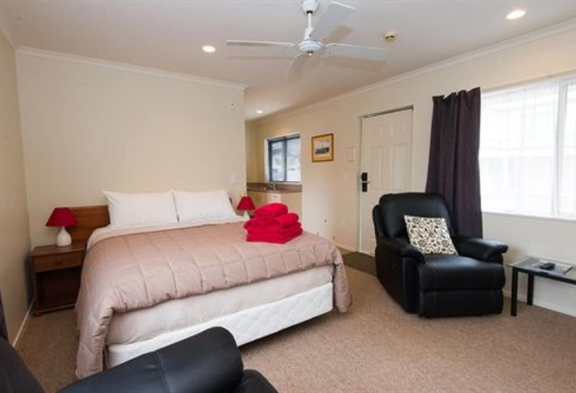 إستوديو قياسى, Hamilton Settlers Motor Lodge