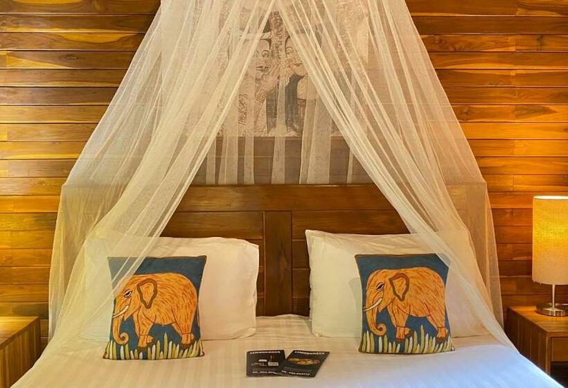 بانگلوی سوپریور, Nan Seasons Boutique Resort