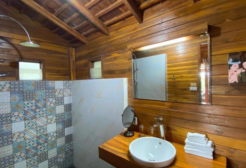 بنغل قياسي مطل على الجبل, Nan Seasons Boutique Resort