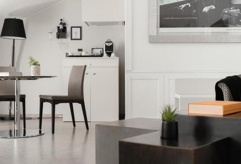 豪华套房, Montenapoleone Suites