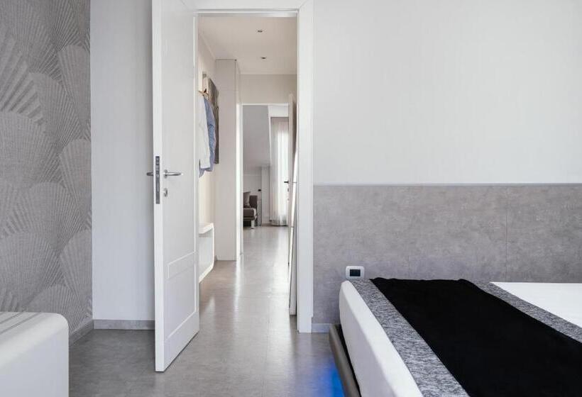 سوییت لوکس, Montenapoleone Suites