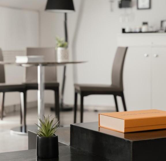 سوییت لوکس, Montenapoleone Suites