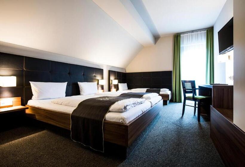 Семейный Номер, Riku Hotel Weißenhorn
