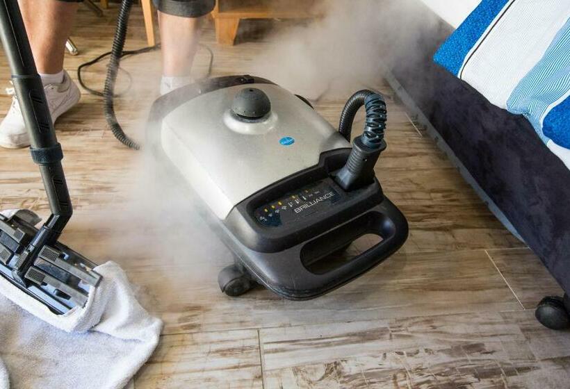 Классический Номер, Buccaneer Motel