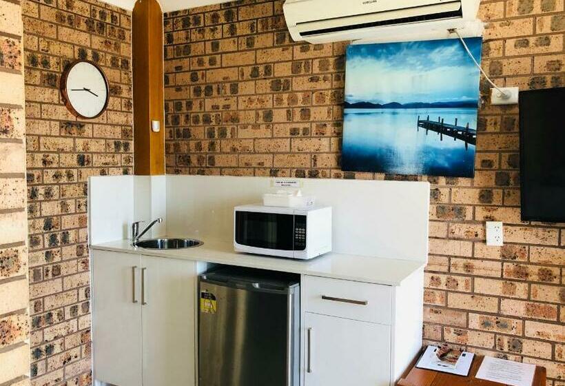 经典家庭房间, Buccaneer Motel