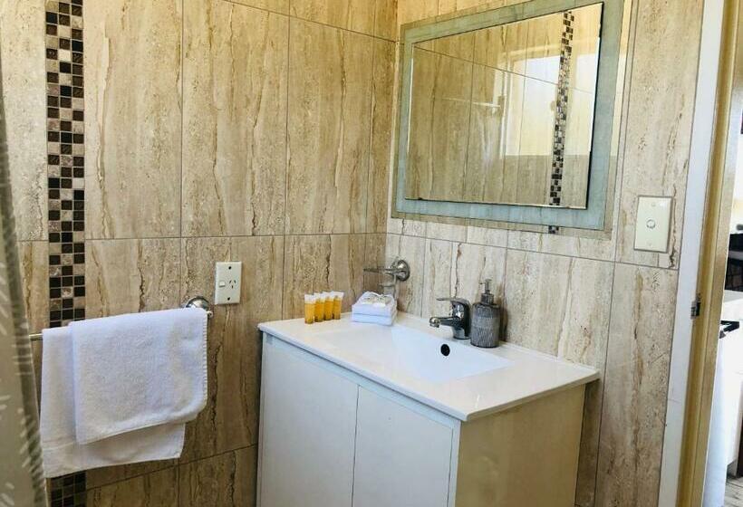 Семейный Номер Классика, Buccaneer Motel