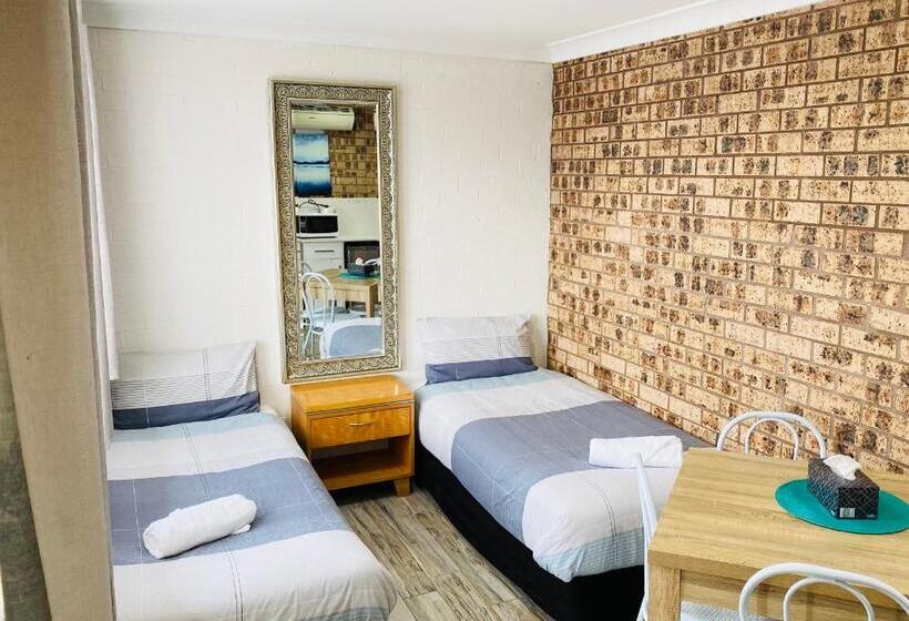 Семейный Номер Классика, Buccaneer Motel