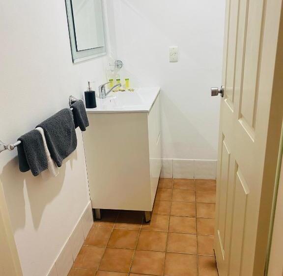 Классический Номер, Buccaneer Motel