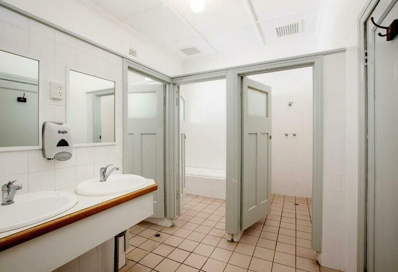 غرفة إقتصادية حمام مشترك, Captain Stirling