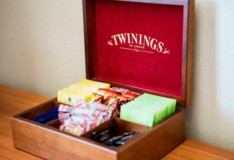 غرفة إقتصادية حمام مشترك, Captain Stirling