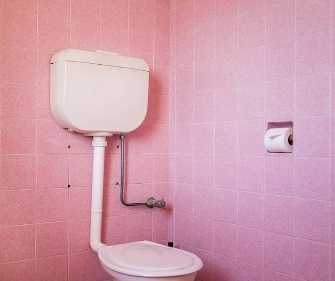 إستديو عائلى, Captain Stirling