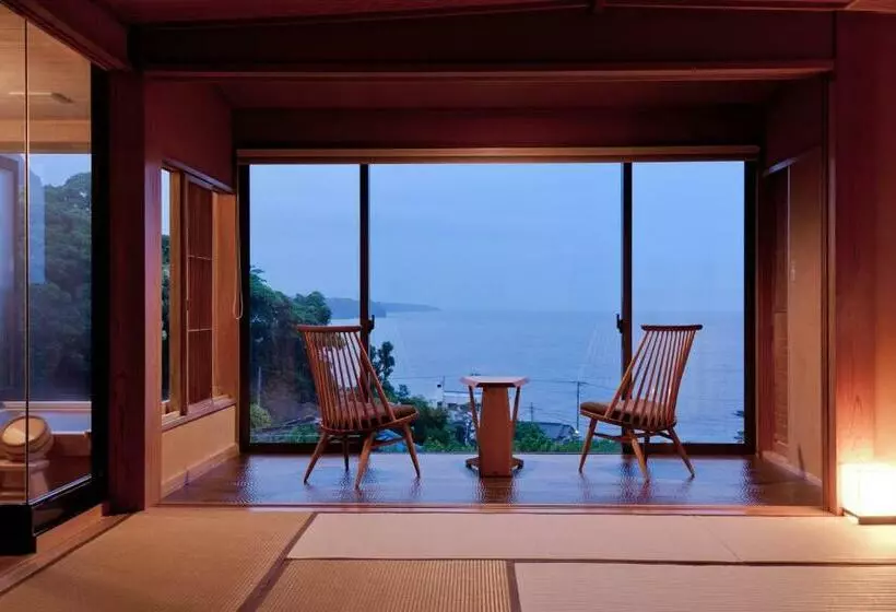 Superior-huone, Isaribi