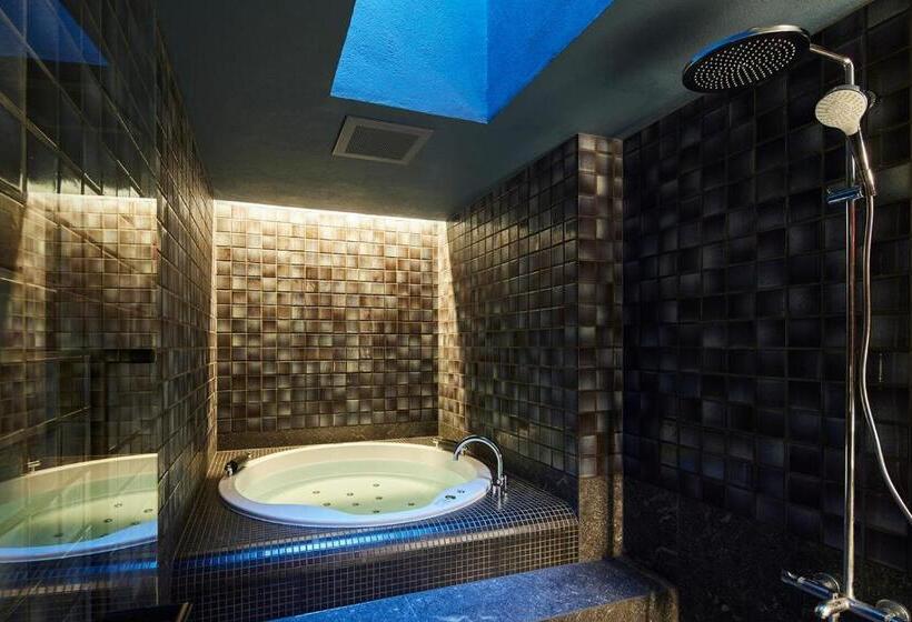 Suite, 厳島いろは