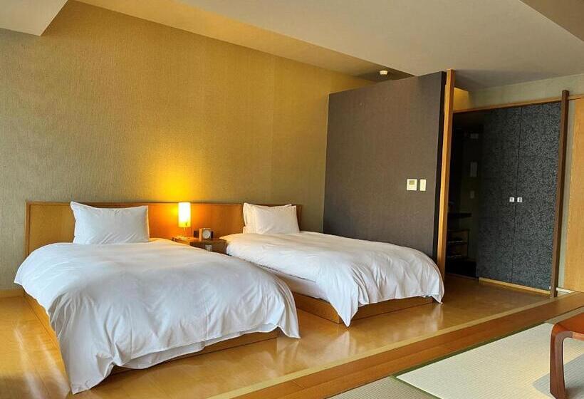 Cameră Superioară, 厳島いろは