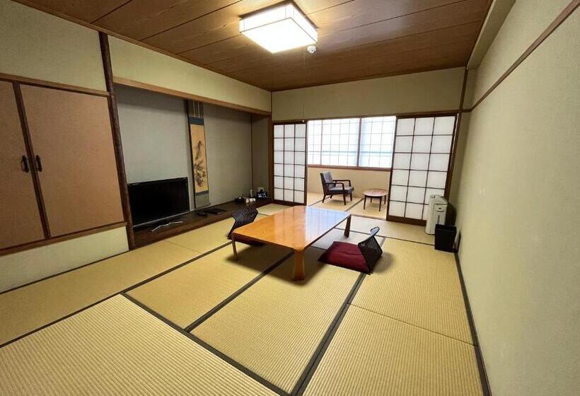 Cameră Standard, 厳島いろは