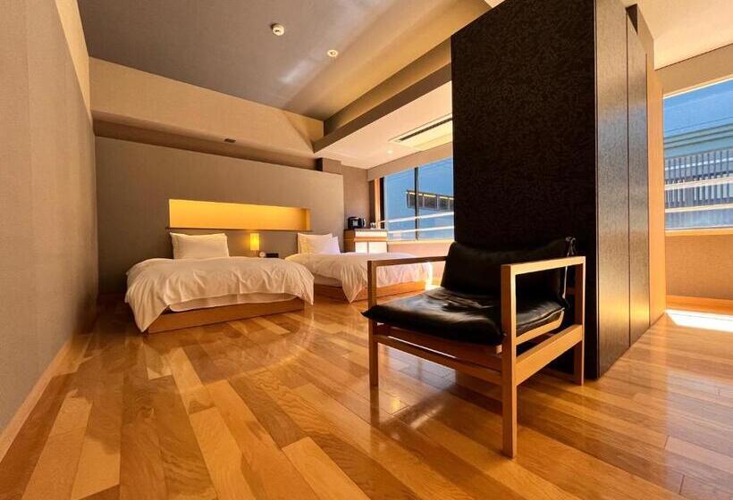 Cameră Superioară, 厳島いろは