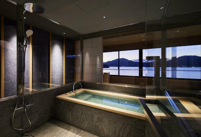 Suite Pat King, 厳島いろは