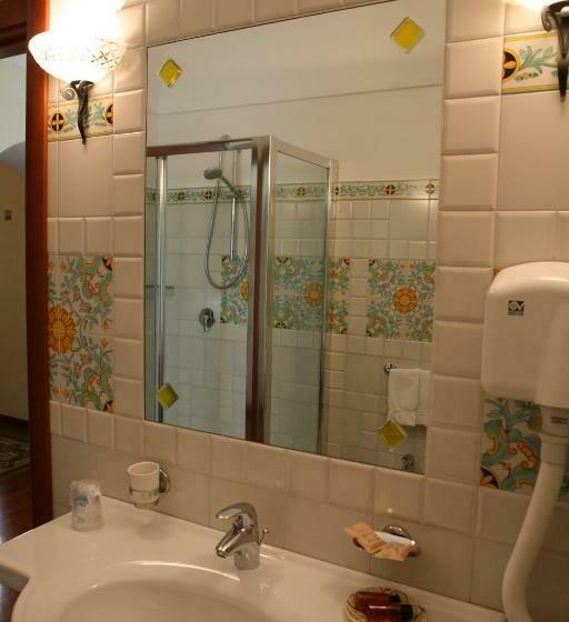 חדר דלוקס יחיד, Regis Resort & Wellness