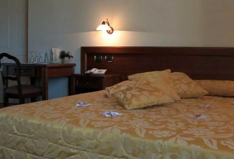 コンフォートルーム, Regis Resort & Wellness