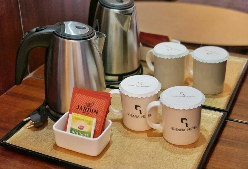 חדר משפחתי, Rosana