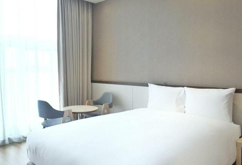 חדר דלוקס, Rosana