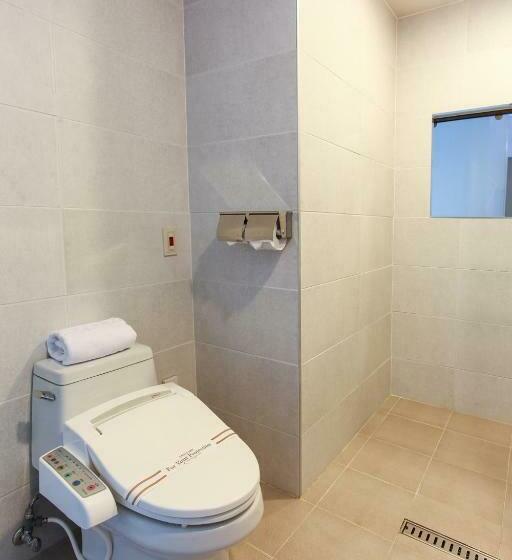 חדר משפחתי, Rosana