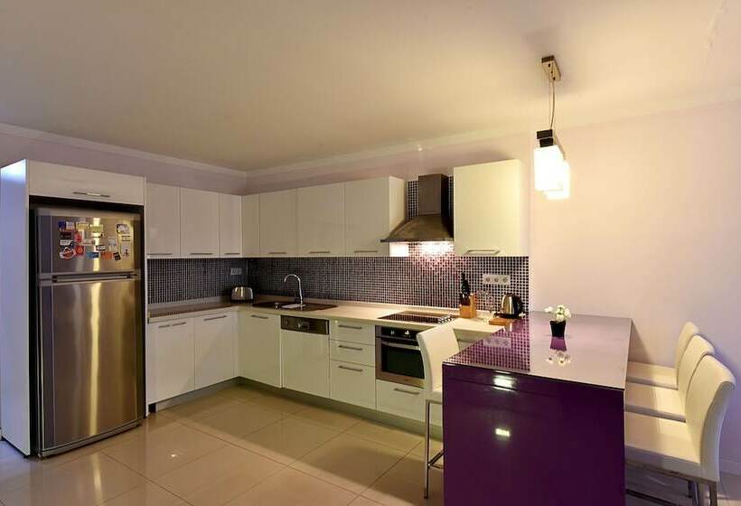 דירת חדר נוף לגינה, Royal Palm Residence