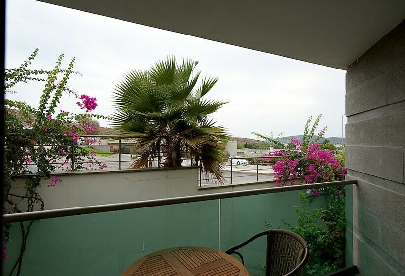 דירת חדר נוף לגינה, Royal Palm Residence