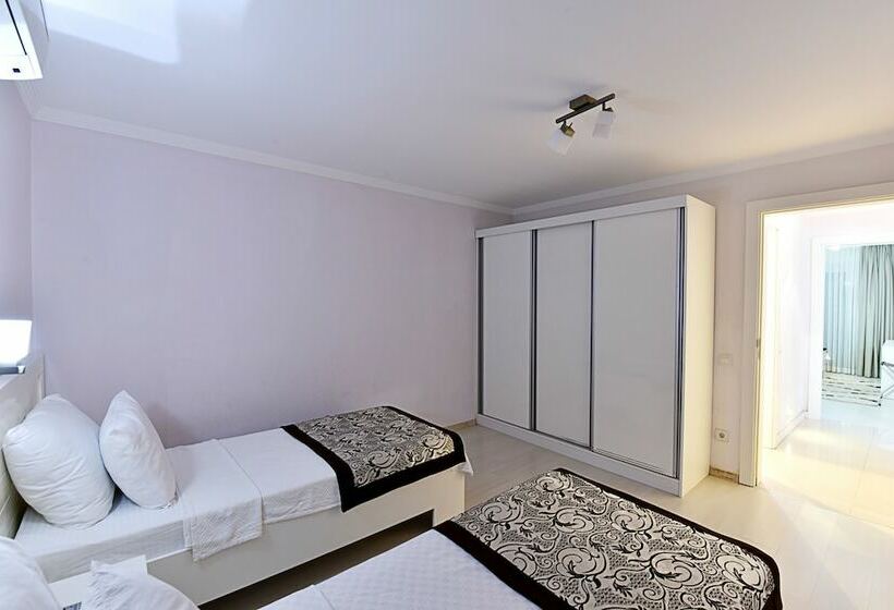 דירת חדר נוף לגינה, Royal Palm Residence