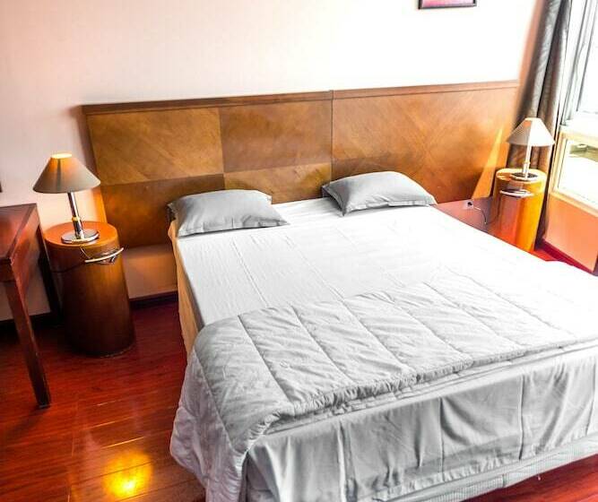 اتاق استاندارد, Sarah Nui