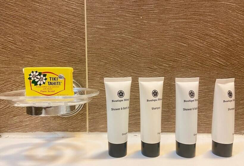 اتاق استاندارد, Sarah Nui