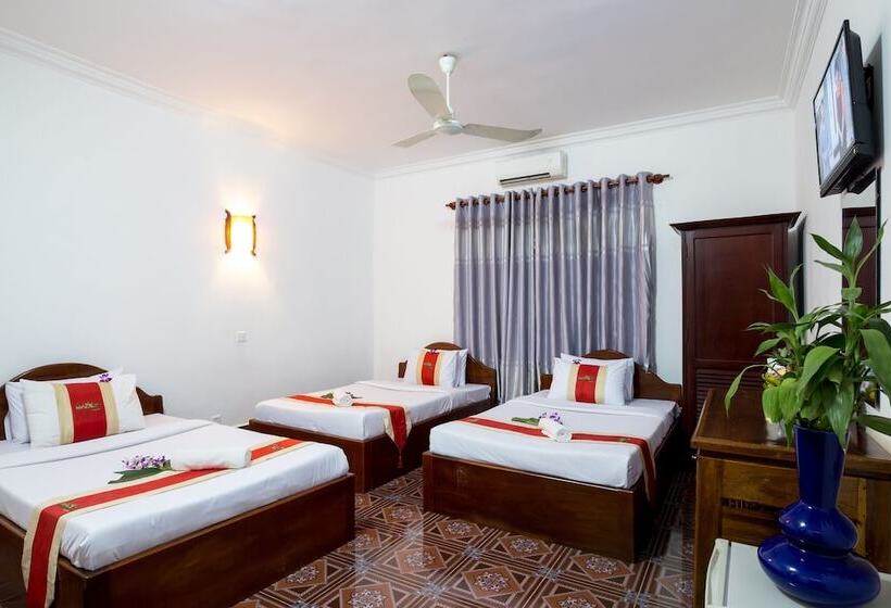 اتاق استاندارد سه نفره, The Unique Angkor Villa