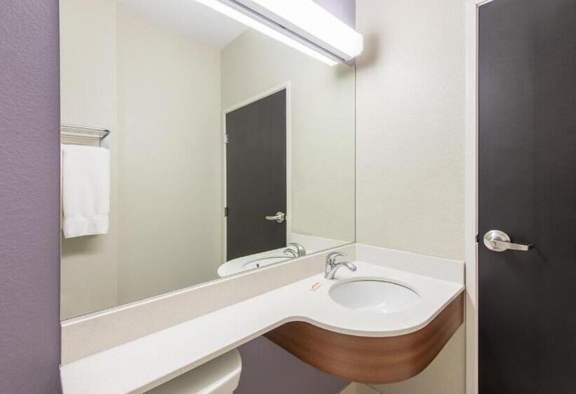 غرفة ديلوكس, Microtel Inn & Suites By Wyndham Cadiz